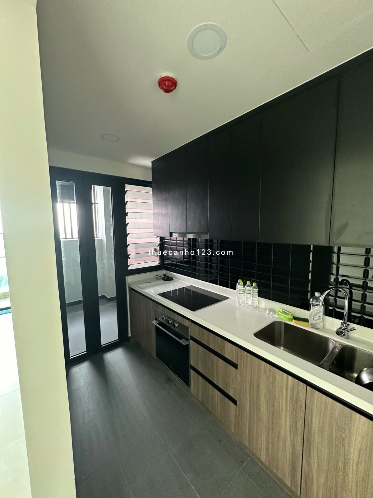 Cho thuê Delasol Q4 – 2PN, nội thất cơ bản | Giá 20 triệu/tháng