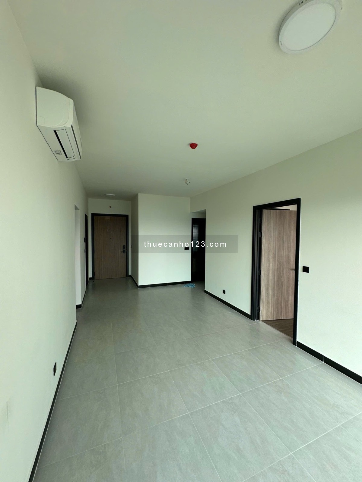 Cho thuê Delasol Q4 – 2PN, nội thất cơ bản | Giá 20 triệu/tháng