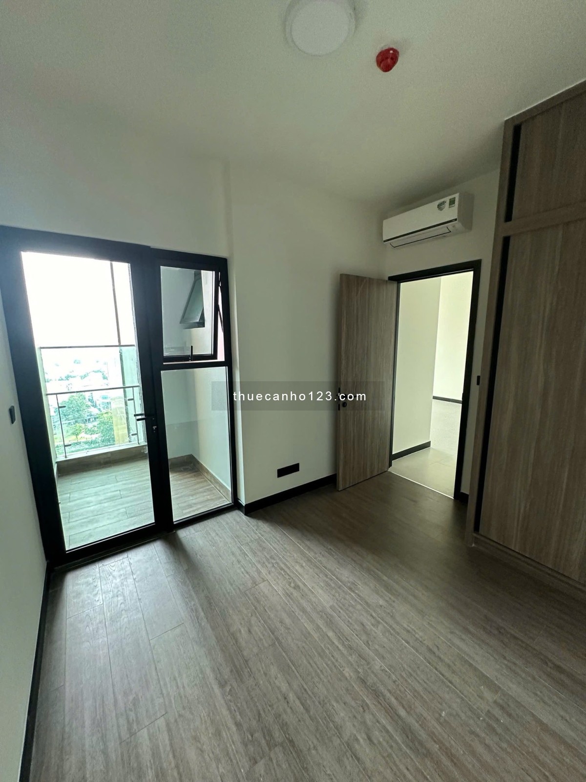 Cho thuê Delasol Q4 – 2PN, nội thất cơ bản | Giá 20 triệu/tháng