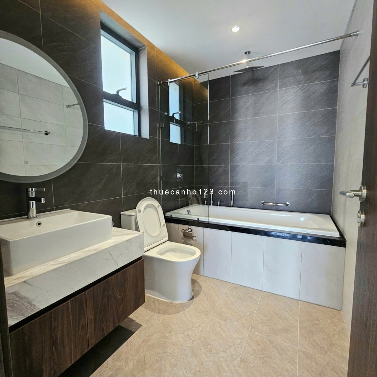 Cho thuê 2PN 96m2 Diamond Brilliant 16tr NTCB,view hồ bơi Celadon City Q. Tân Phú