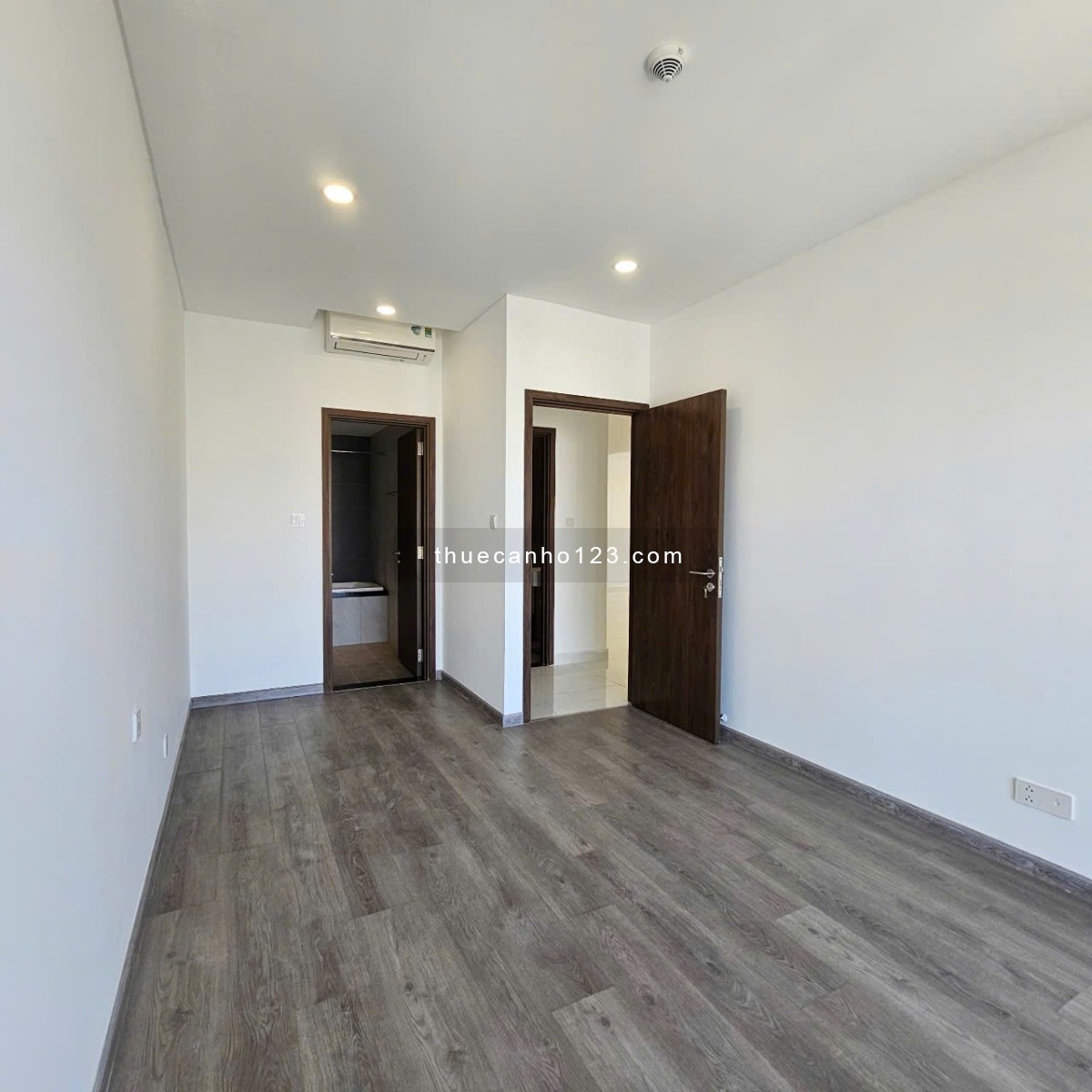 Cho thuê 2PN 96m2 Diamond Brilliant 16tr NTCB,view hồ bơi Celadon City Q. Tân Phú