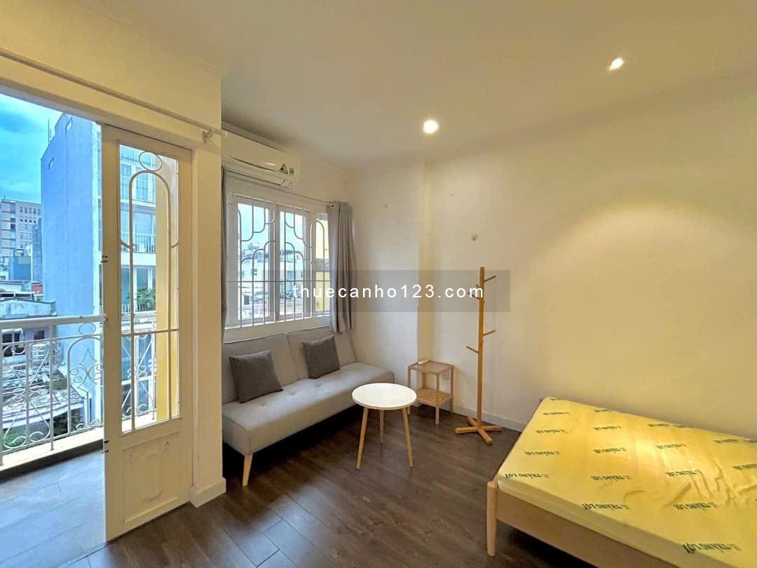 Căn 1PN ban công tách bếp, gần Đh Nguyễn Tất Thành, Đh Luật, cầu Khánh Hội, cầu Calmette, Bitexco,..
