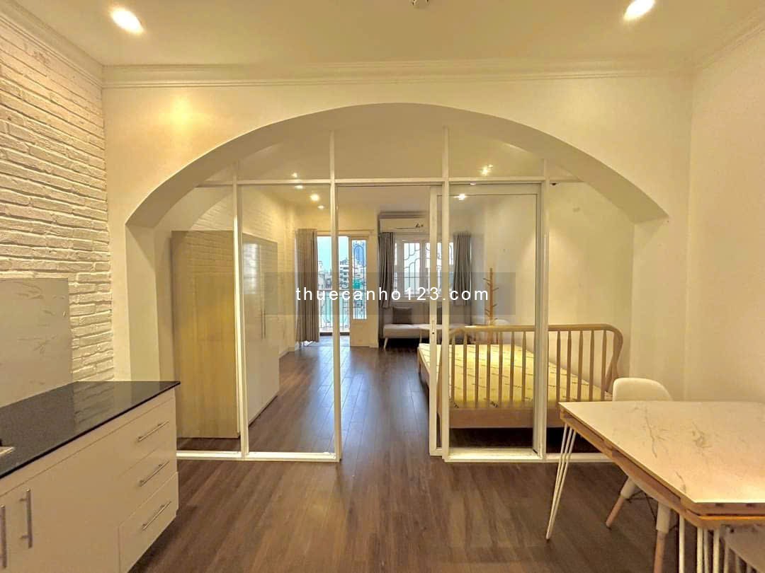 Căn 1PN ban công tách bếp, gần Đh Nguyễn Tất Thành, Đh Luật, cầu Khánh Hội, cầu Calmette, Bitexco,..