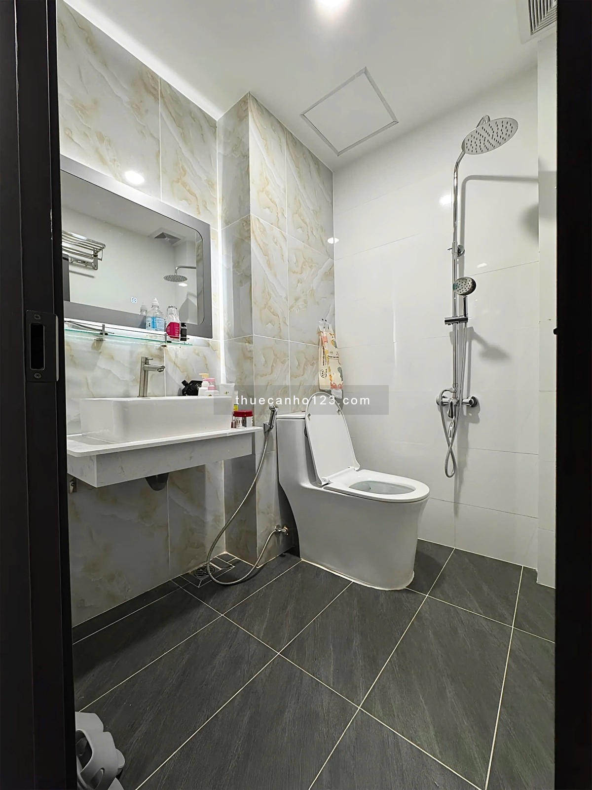 Cho thuê căn hộ Studio Cửa sổ thoáng Q4 gần ĐH Luật, ĐH Nguyễn Tất Thành, Cầu Ông Lãnh, cầu Calmette