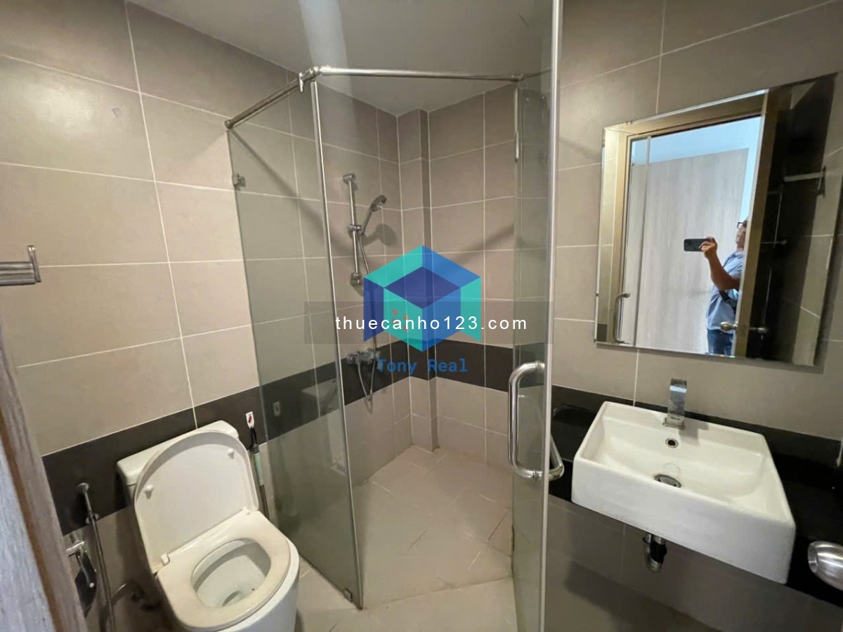 Cho thuê căn hộ Orchard Parkview Hồng Hà, 3Pn.2Wc Nội Thất Cơ Bản 18Tr Xem Tel 0942-811-343 Tony