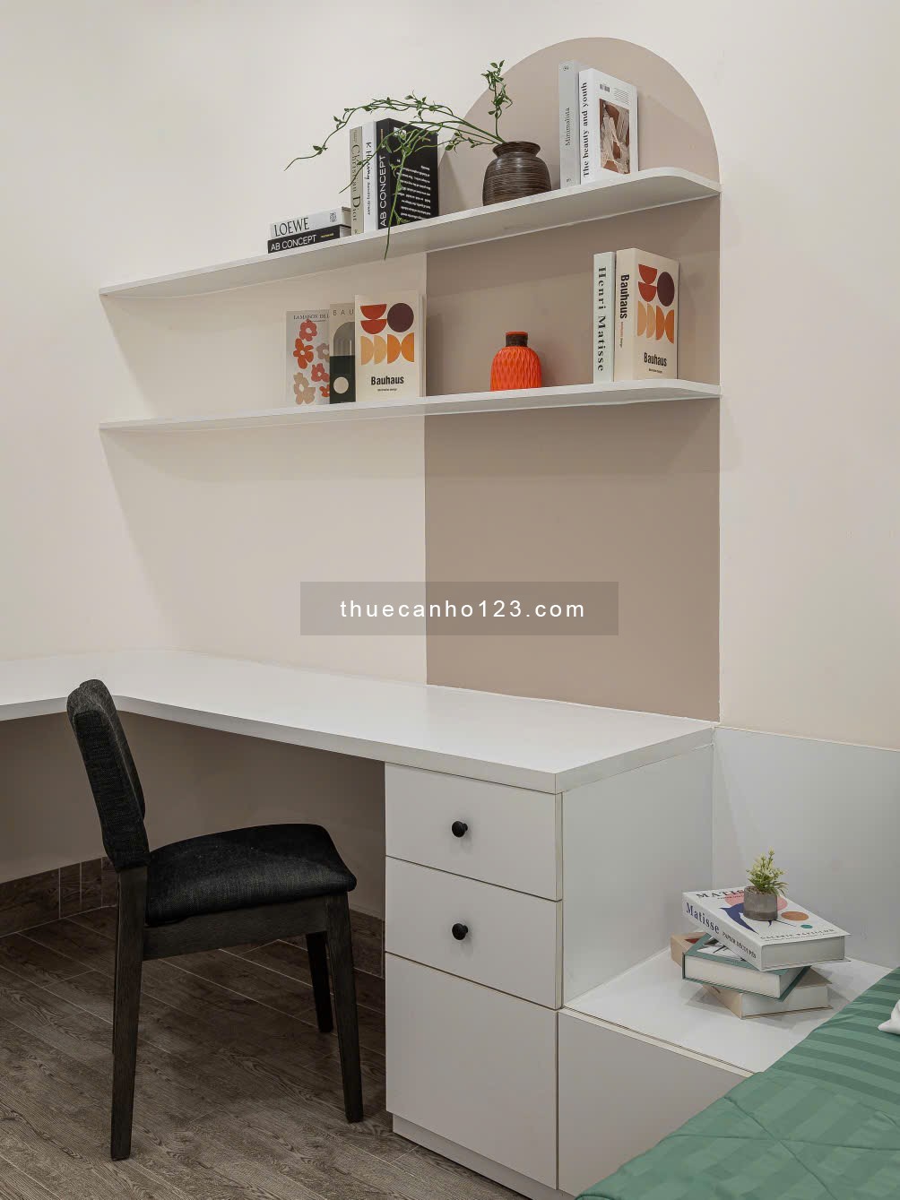 Căn Hộ 1 Phòng Ngủ Full Nội Thất, Thoáng Mát, Thang Máy, Giặt Riêng. Ngay Ngã Tư Hàng Xanh.