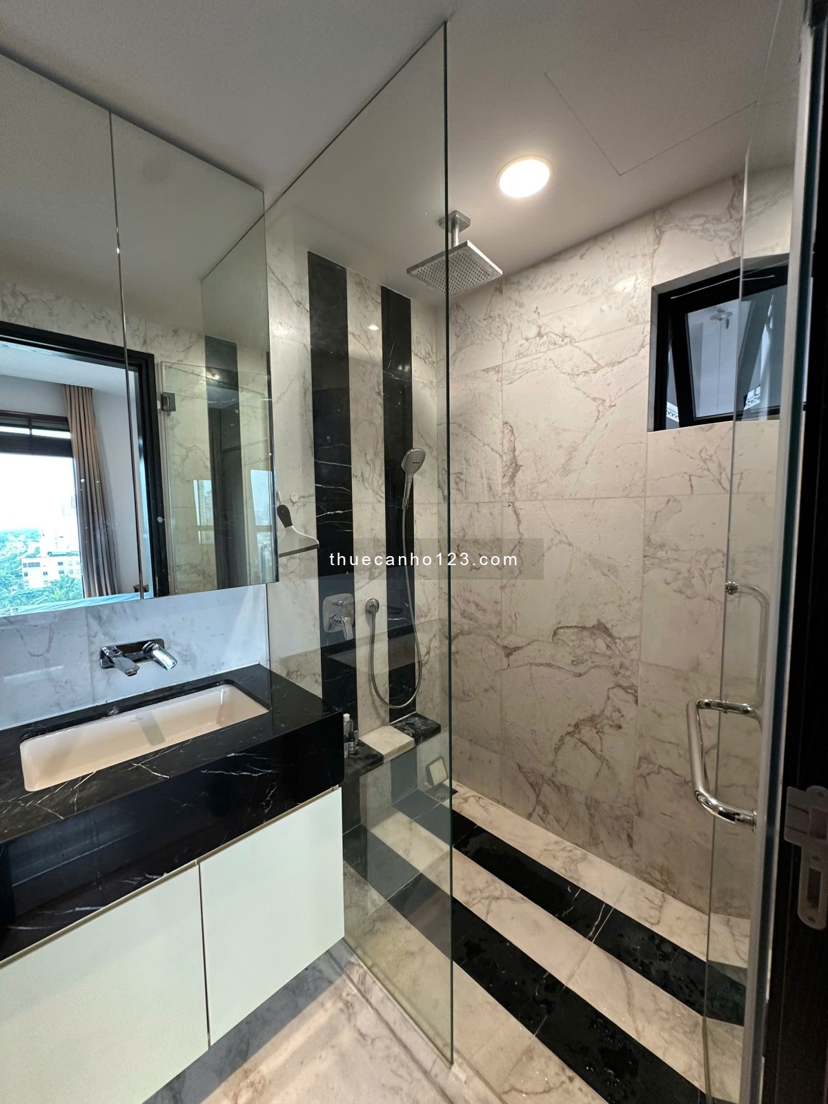 Tin được không? 3 phòng ngủ sát trung tâm Quận 1, mà chỉ 35 triệu. nội thất đầy đủ tại D1 Mesion