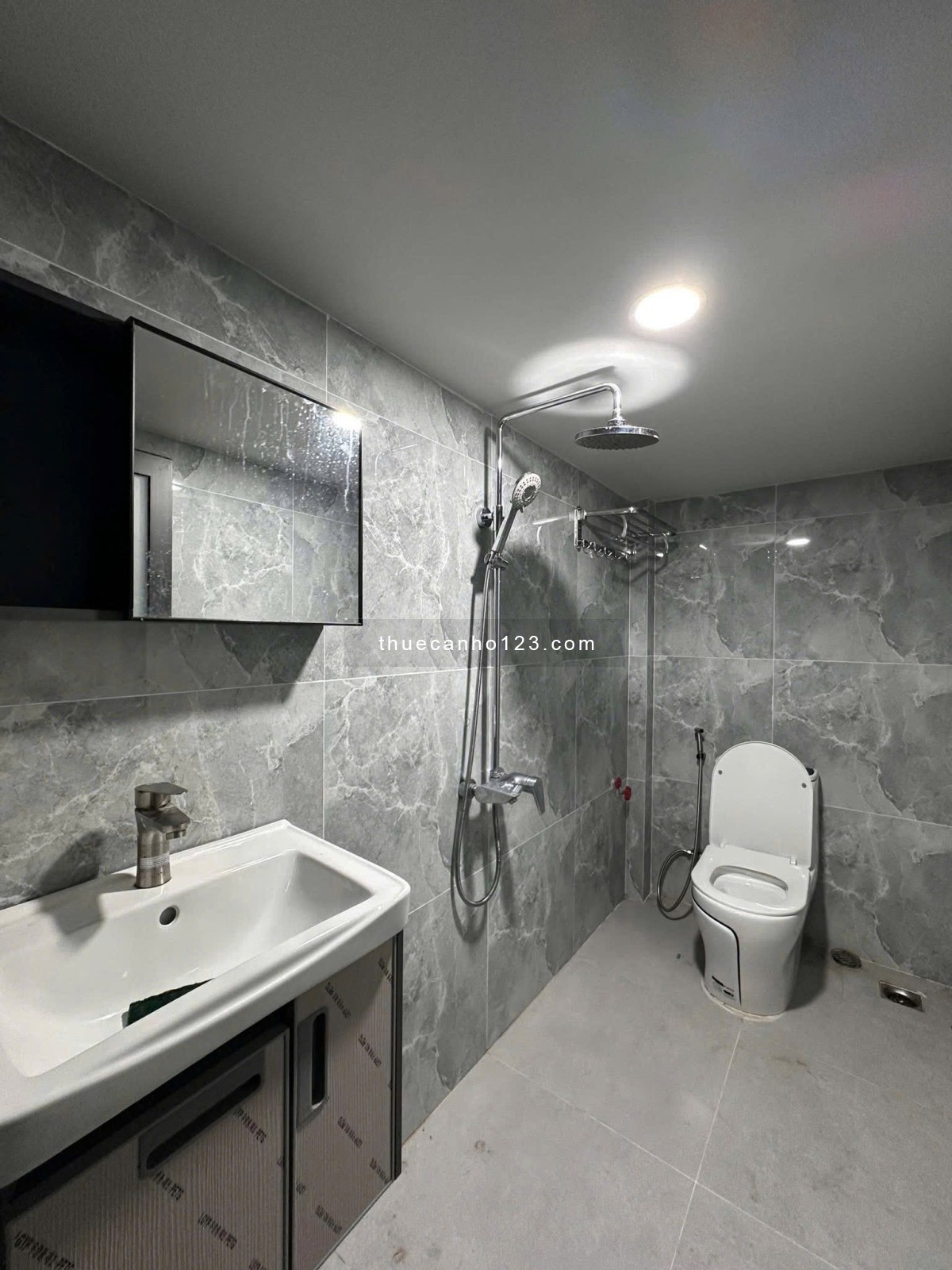 Cho thuê căn hộ duplex full nội thất - gần tdtu, nttu, ufm - thuận tiện di chuyển qua các quận 1,4,8