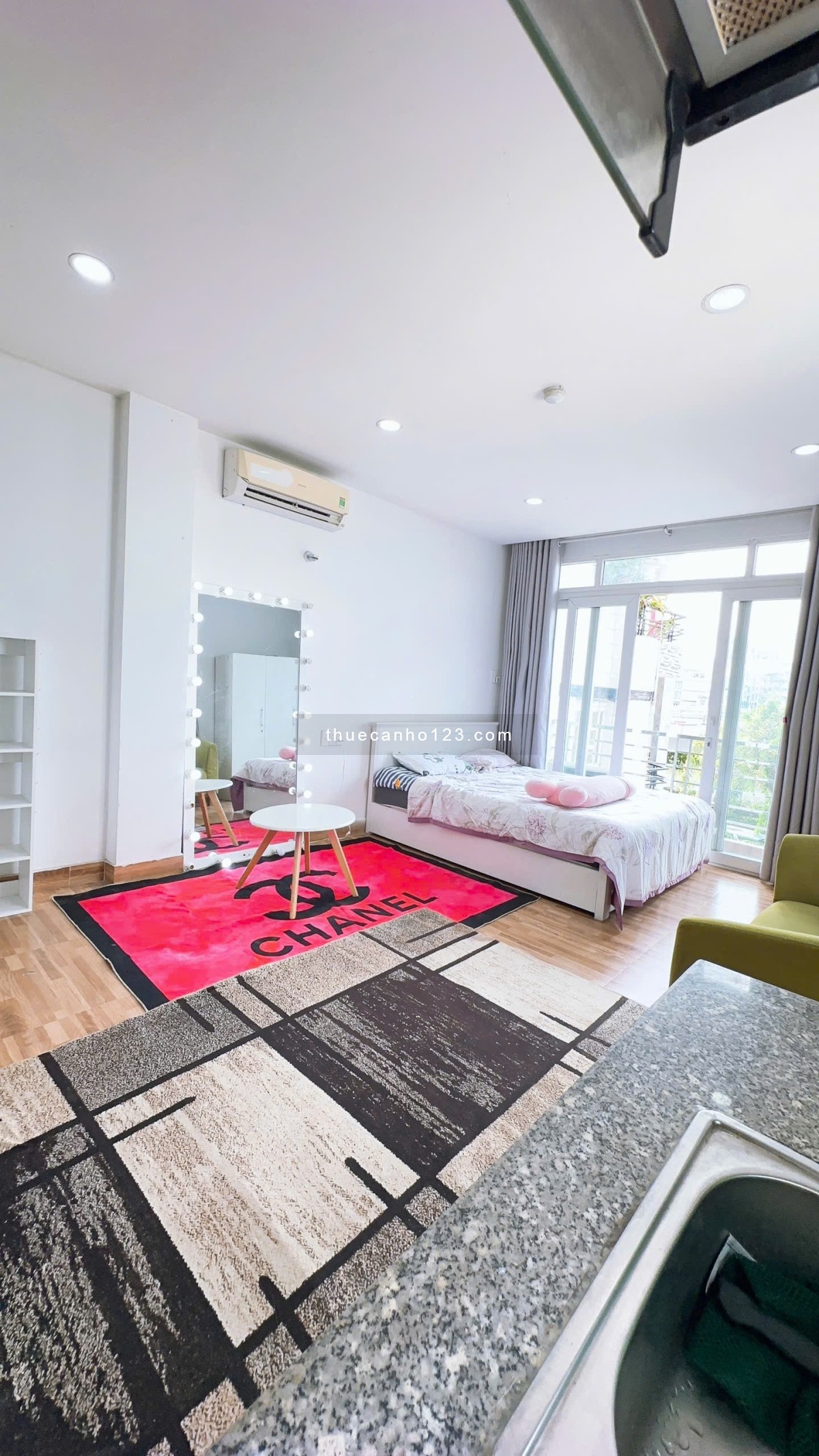 Cho thuê studio mặt tiền Bến Vân Đồn ngay cầu Calmette, Đh Luật, Đh Nguyễn Tất Thành