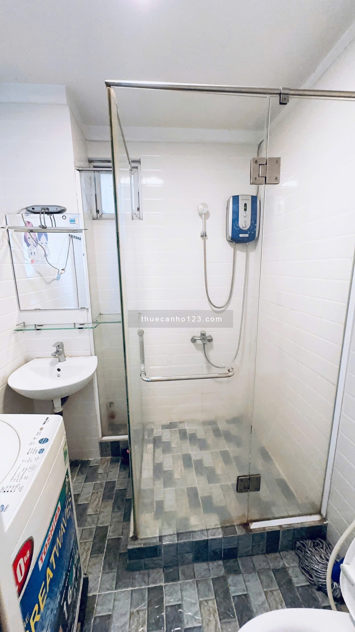 Cho thuê studio mặt tiền Bến Vân Đồn ngay cầu Calmette, Đh Luật, Đh Nguyễn Tất Thành