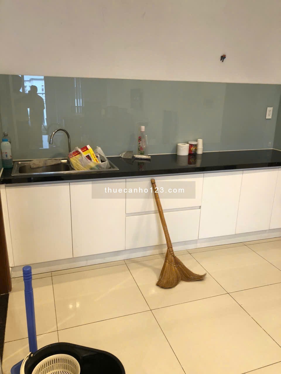 Cho thuê căn hộ 1PN chung cư Sky Center Phổ Quang giá chỉ 12tr/th, ở ngay.LH 0932 192 028-Ms.Mai