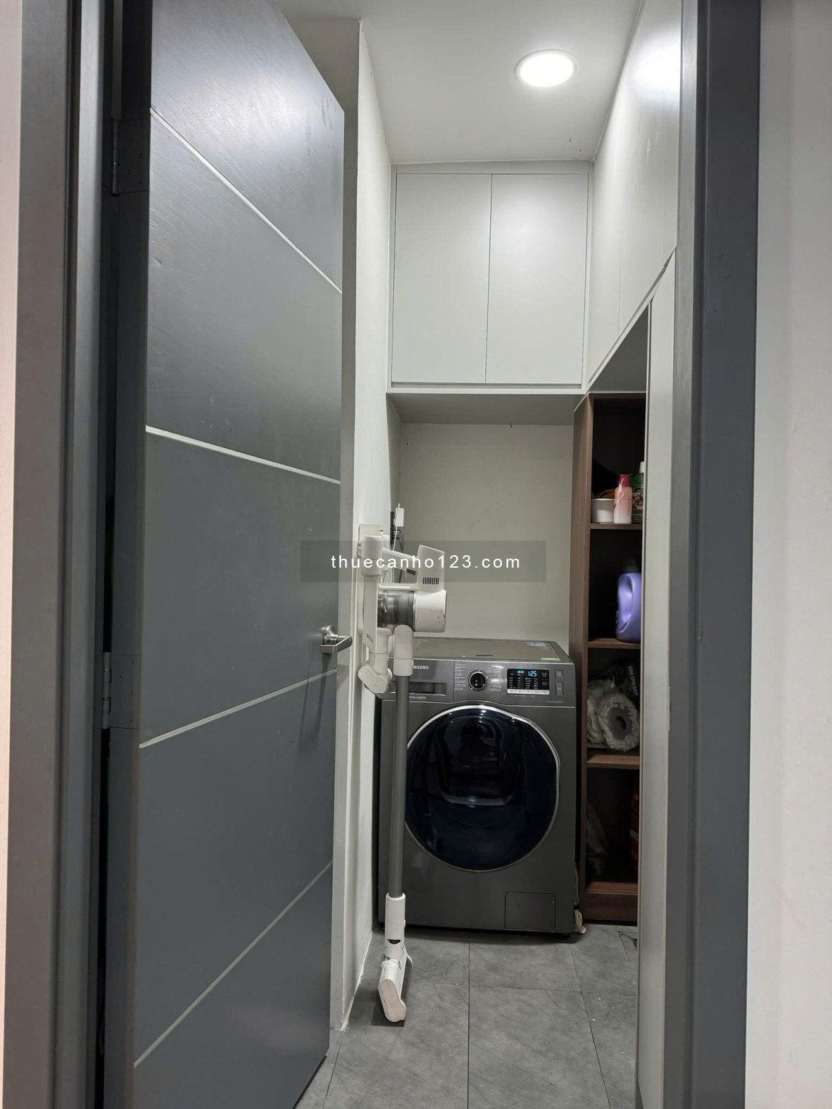 Cho thuê Saigon Aiport plaza Tân Bình với 95m2, 2PN, 2WC, Nội thất cao cấp, nhà đẹp ở liền.