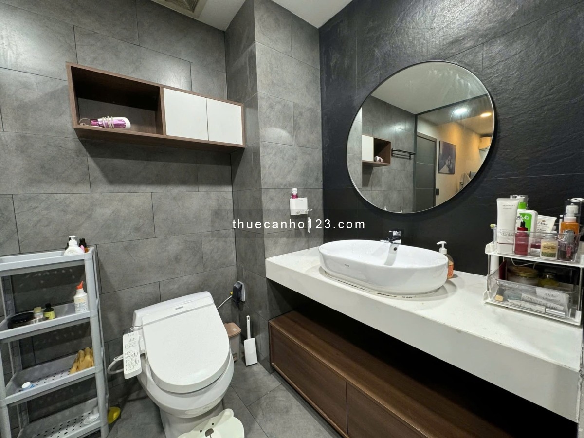 Cho thuê Saigon Aiport plaza Tân Bình với 95m2, 2PN, 2WC, Nội thất cao cấp, nhà đẹp ở liền.