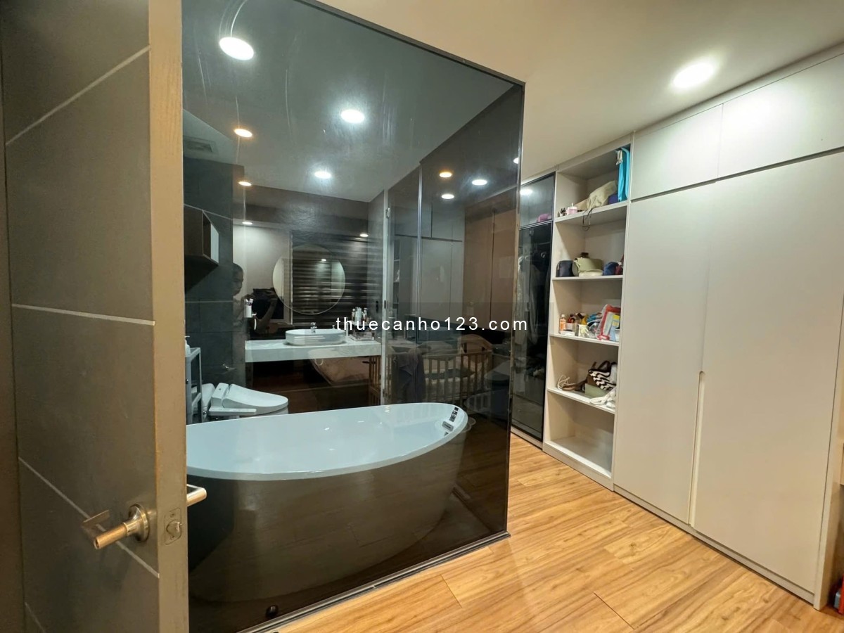 Cho thuê Saigon Aiport plaza Tân Bình với 95m2, 2PN, 2WC, Nội thất cao cấp, nhà đẹp ở liền.