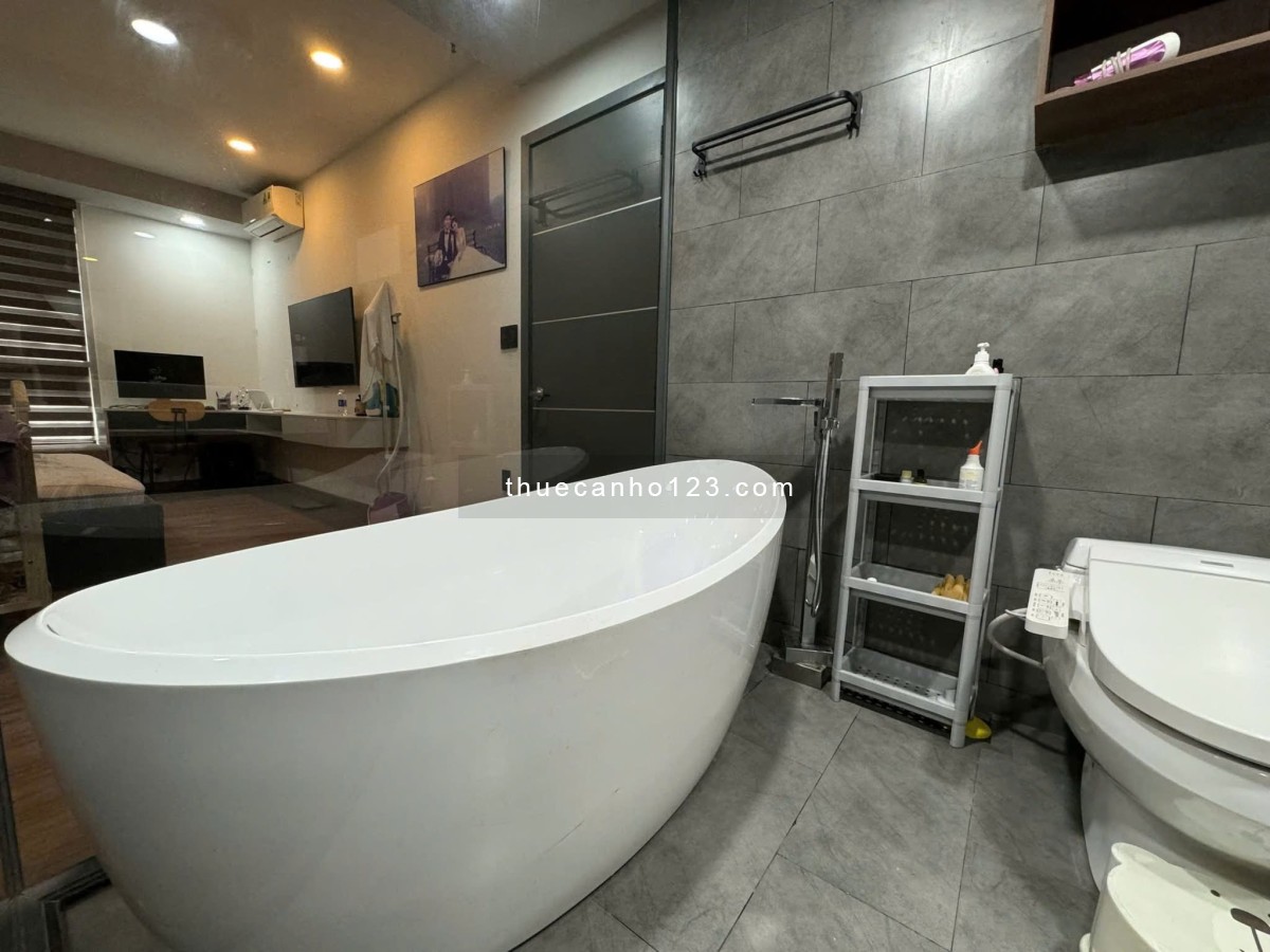 Cho thuê Saigon Aiport plaza Tân Bình với 95m2, 2PN, 2WC, Nội thất cao cấp, nhà đẹp ở liền.