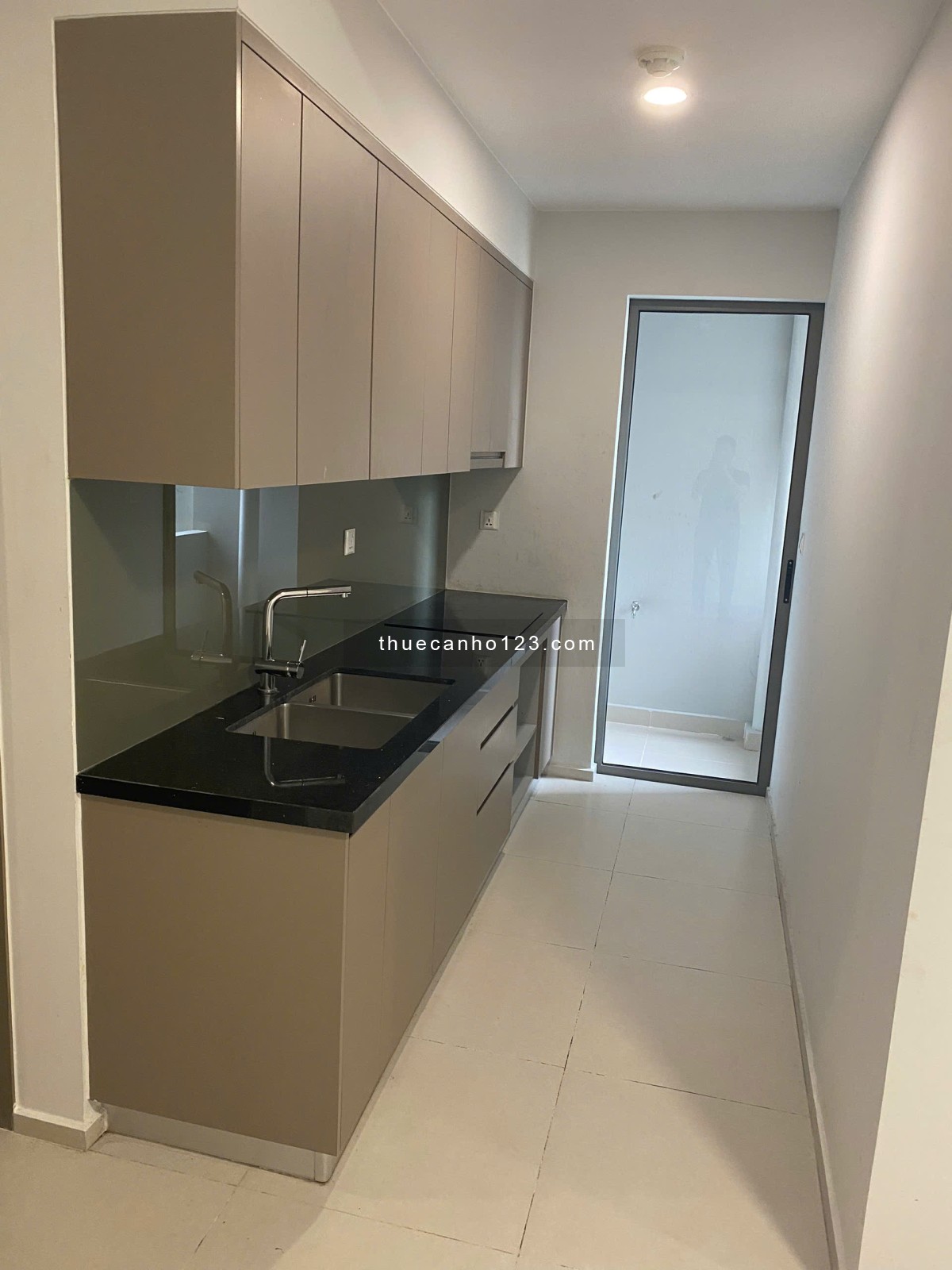 Cho Thuê 6.5tr Căn 2PN 2WC Nội Thất Cơ Bản Chung Cư West Gate