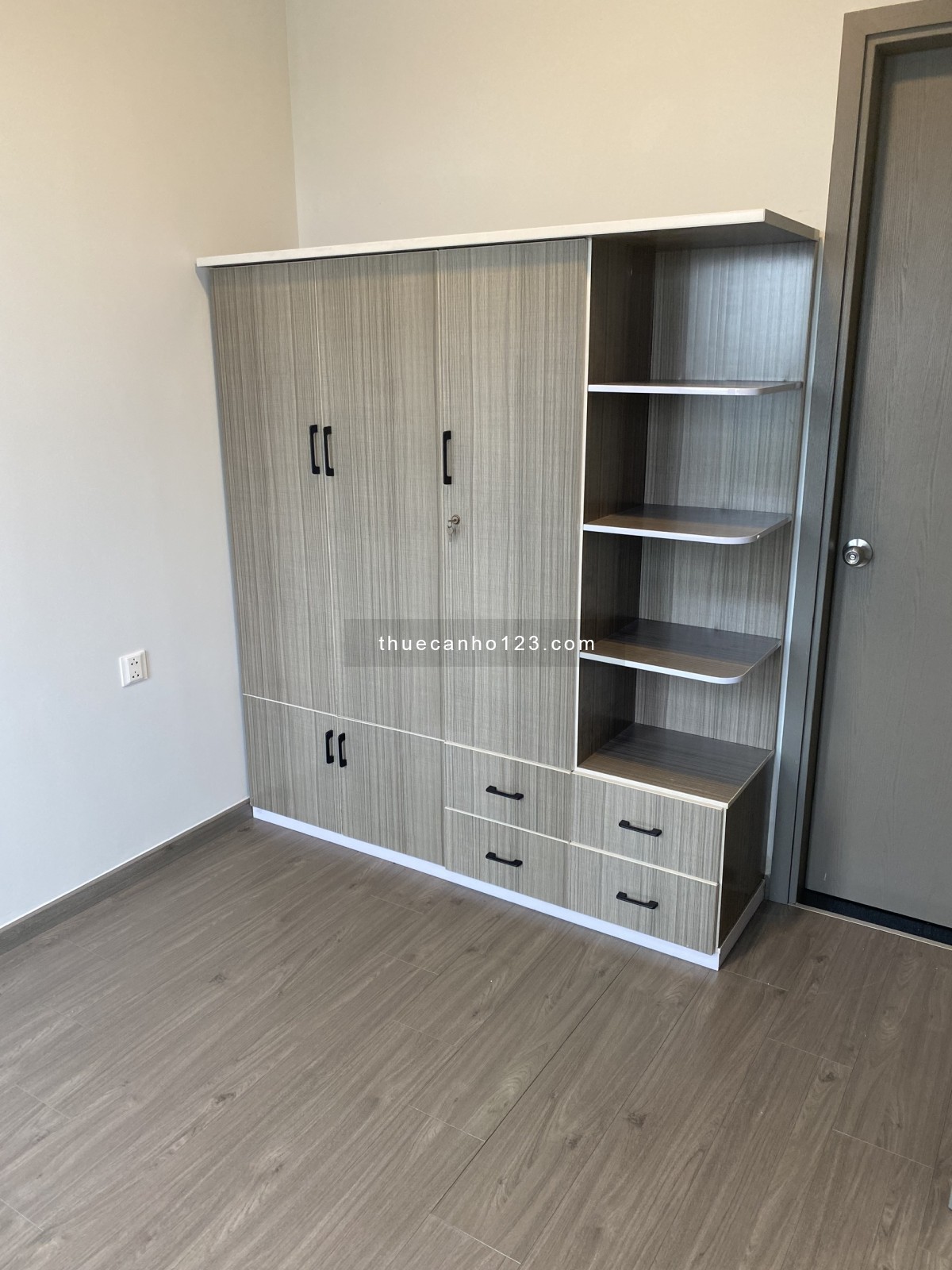 Cho Thuê 6.5tr Căn 2PN 2WC Nội Thất Cơ Bản Chung Cư West Gate