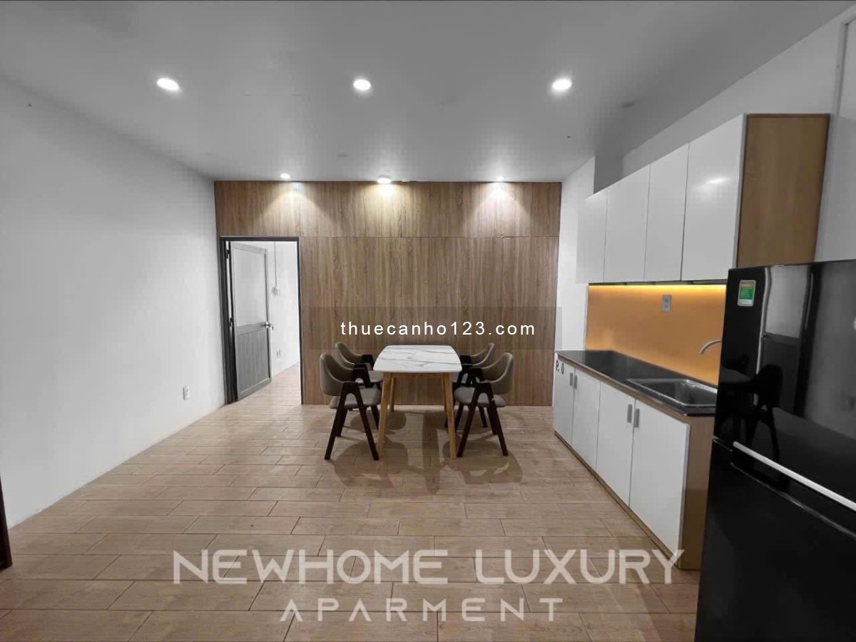 Cho thuê căn hộ Balcony _ Thang máy Lê Văn Sỹ gần cầu Công Lý _ Bờ kè Hoàng Sa _ nhà thờ Ba Chuông