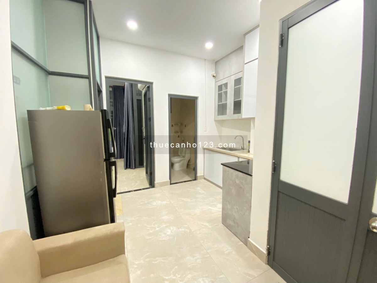 Căn hộ ban công siêu rộng full nội thất gần ga t3 cv Hoàng Văn Thụ quận Tân Bình