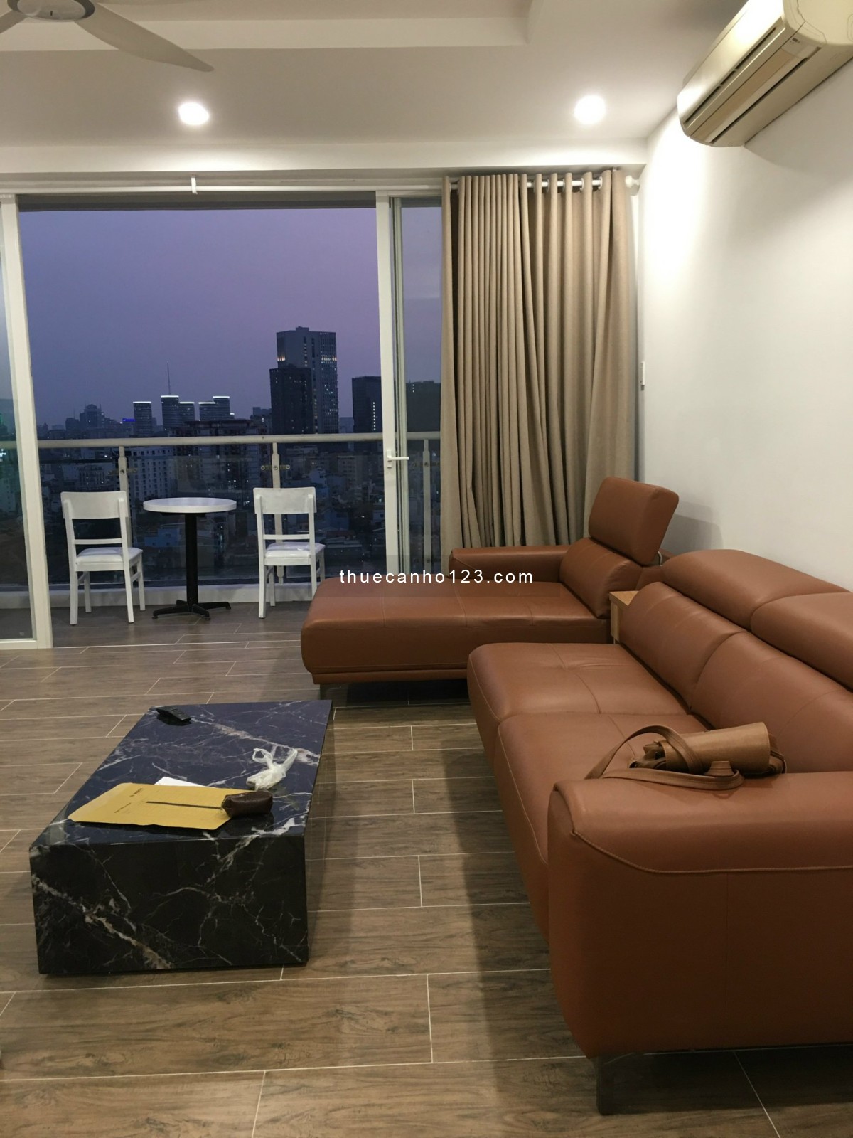 Cho thuê CHCC Hoàng Anh Riverview, Số 37 Nguyễn Văn Hưởng, P. Thảo Điền, Q2.138m, 3pn giá 22tr/th