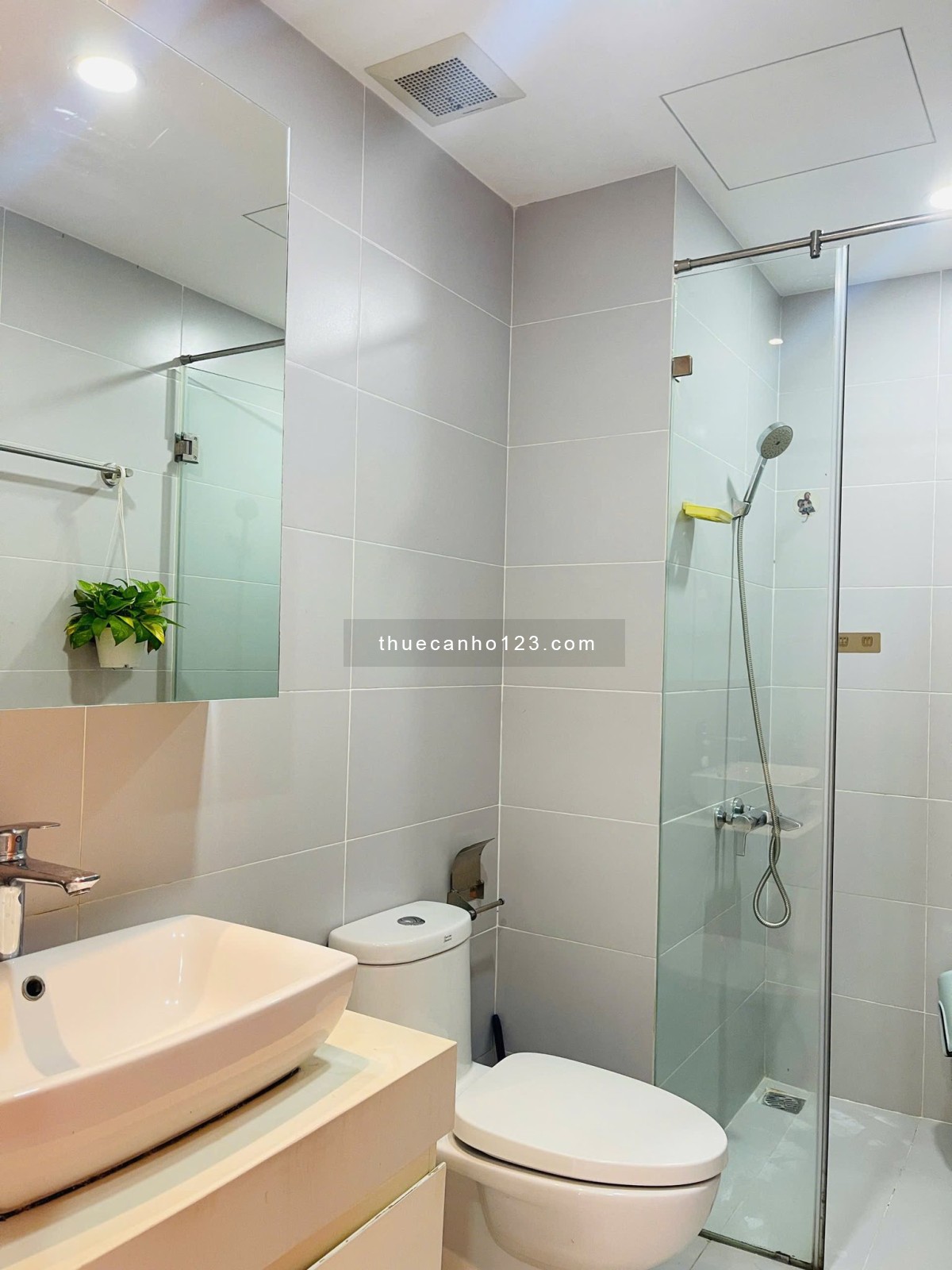 Thue Goldview - Quận 4 cho thuê căn hộ 2PN 2WC