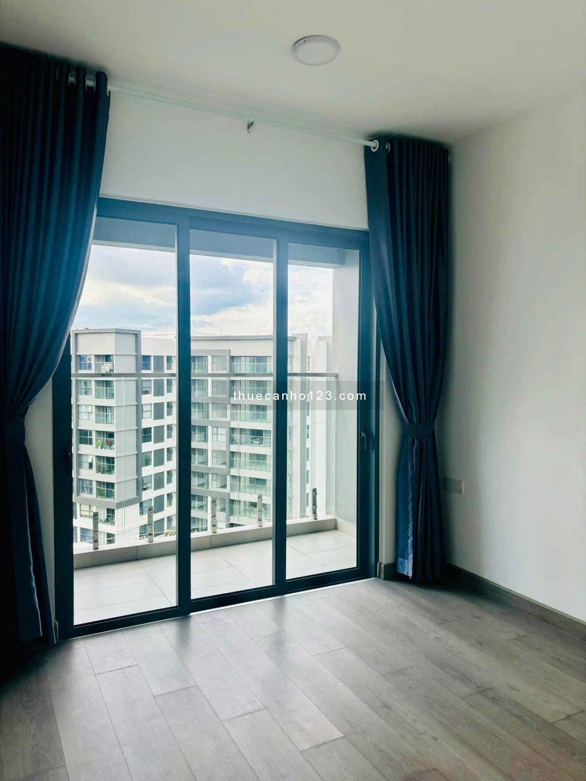 Deal hời giá thuê chỉ 15tr/th bao phí quản lý khu Diamond Alnata Celadon City Tân Phú.