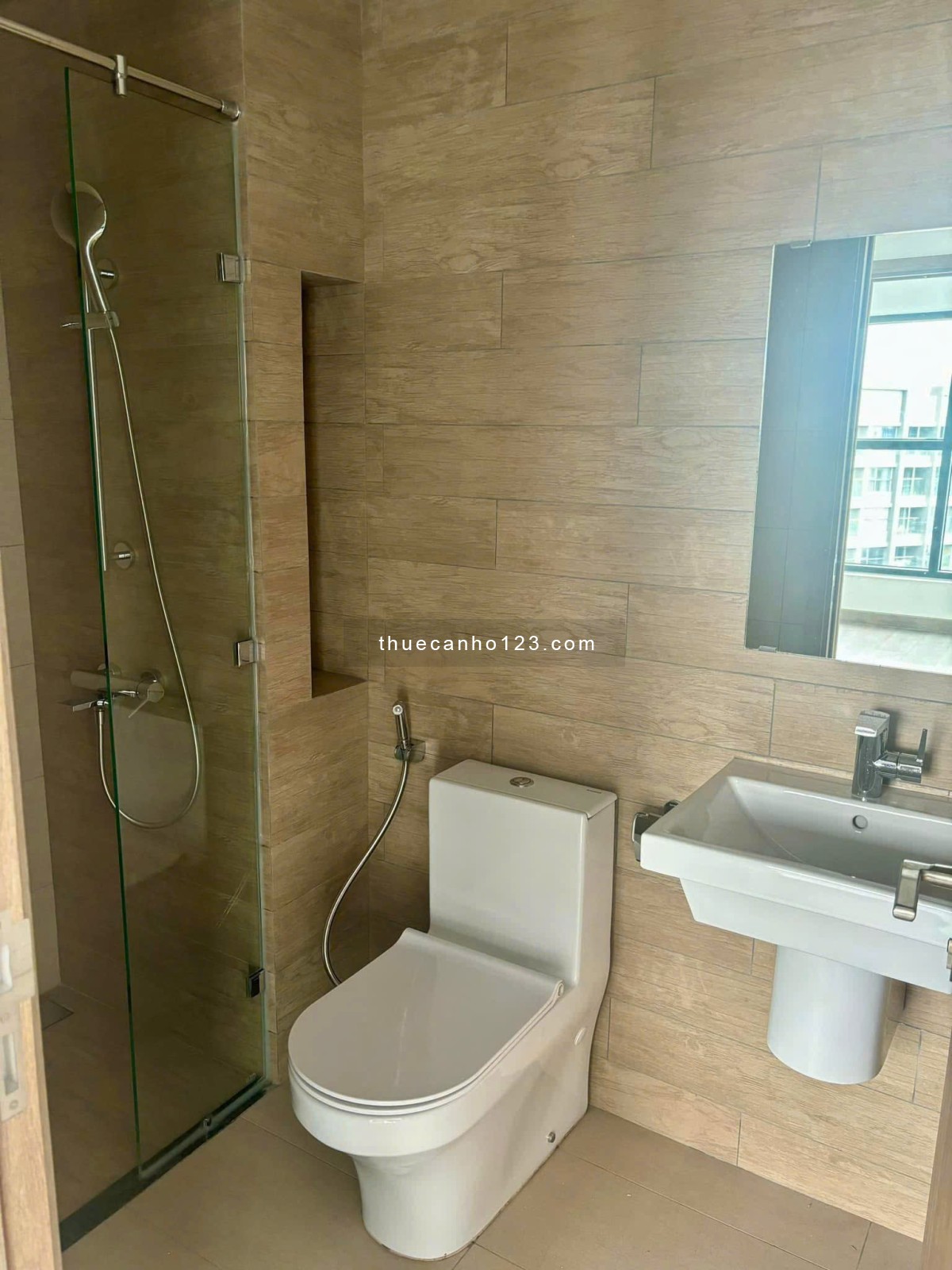 Deal hời giá thuê chỉ 15tr/th bao phí quản lý khu Diamond Alnata Celadon City Tân Phú.