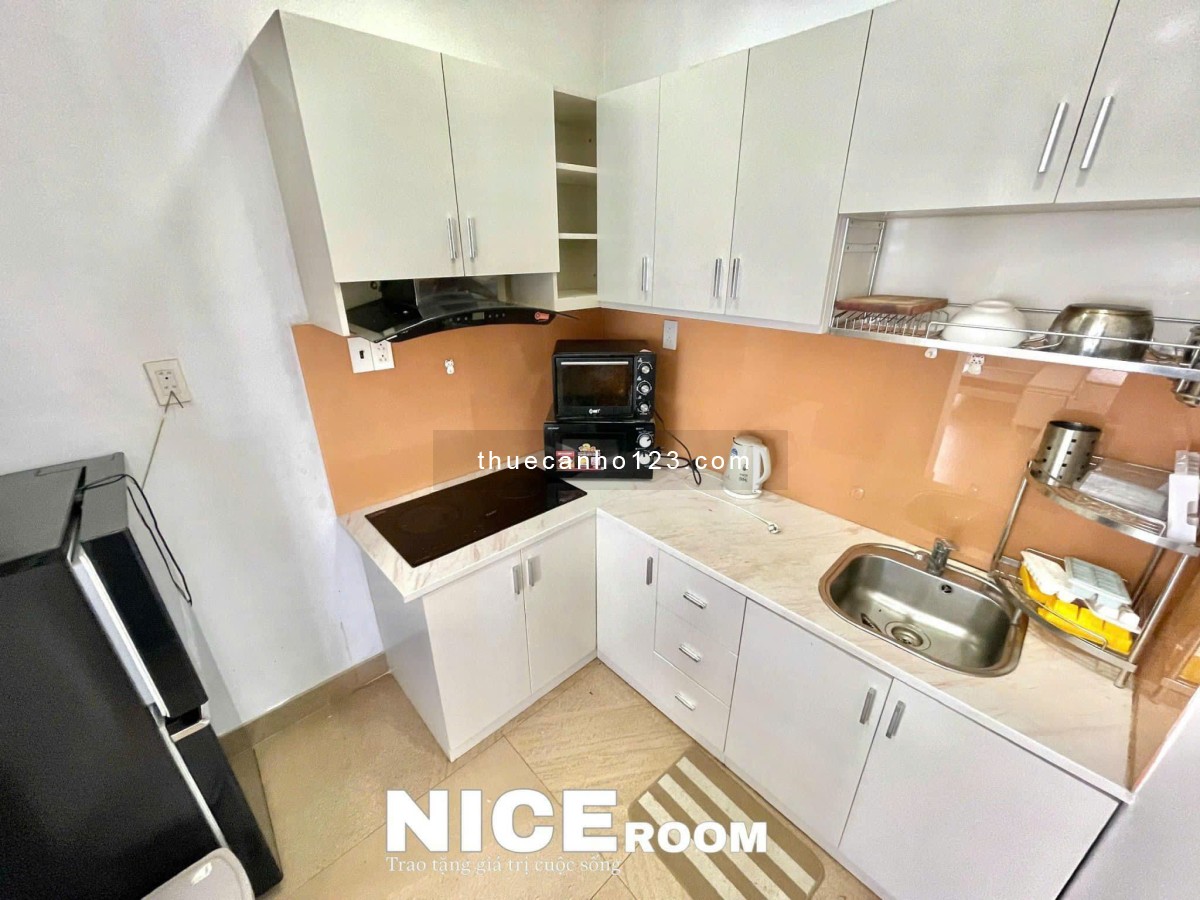 Cho thuê chdv 40m² Full nội thất có ban công ở Q. Phú Nhuận gần nhã tư Phú Nhuận