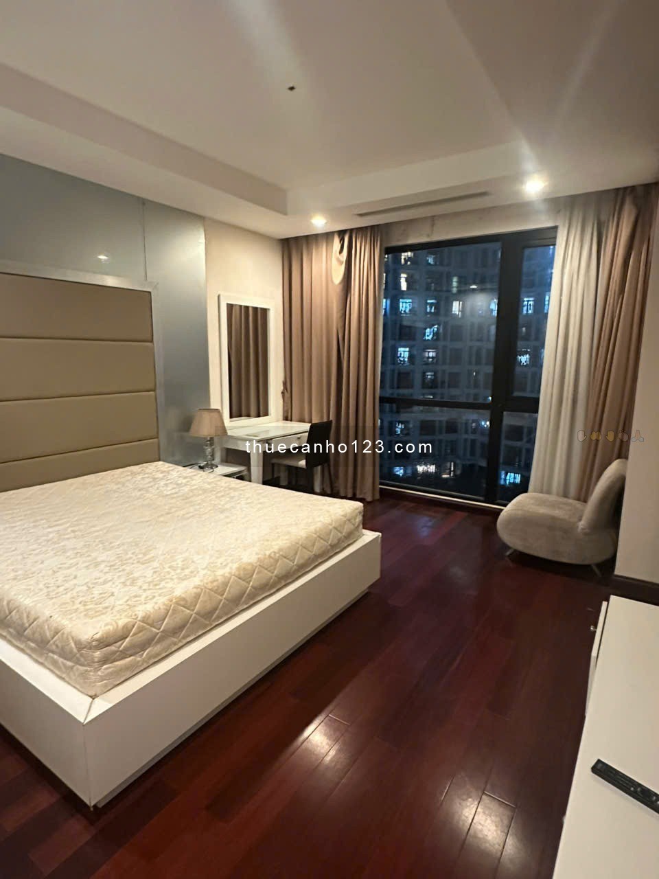 Cho thuê căn hộ 2PN VIP – R3 Royal City – Full nội thất, chỉ 21 triệu/tháng