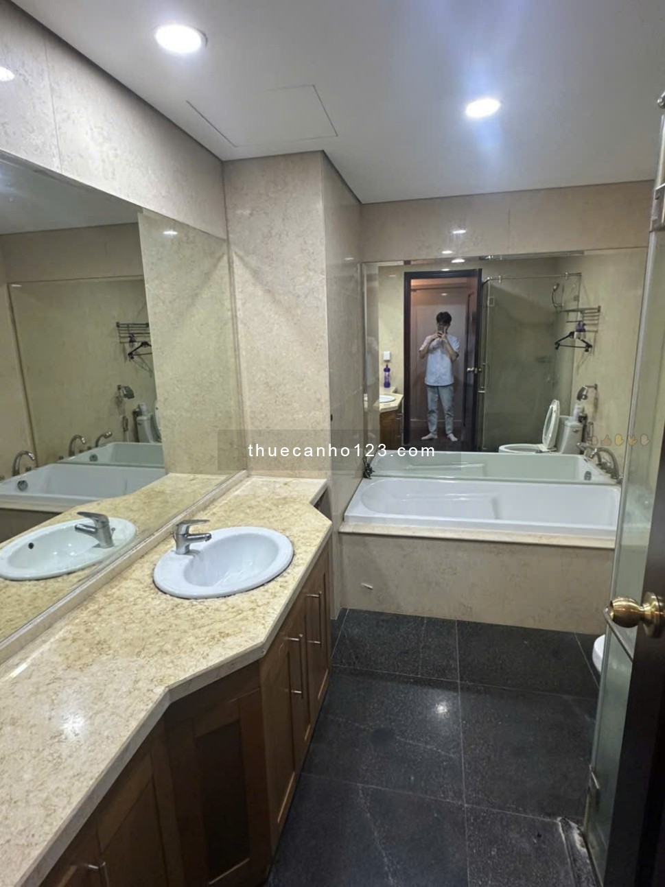 Cho thuê căn hộ 2PN VIP – R3 Royal City – Full nội thất, chỉ 21 triệu/tháng