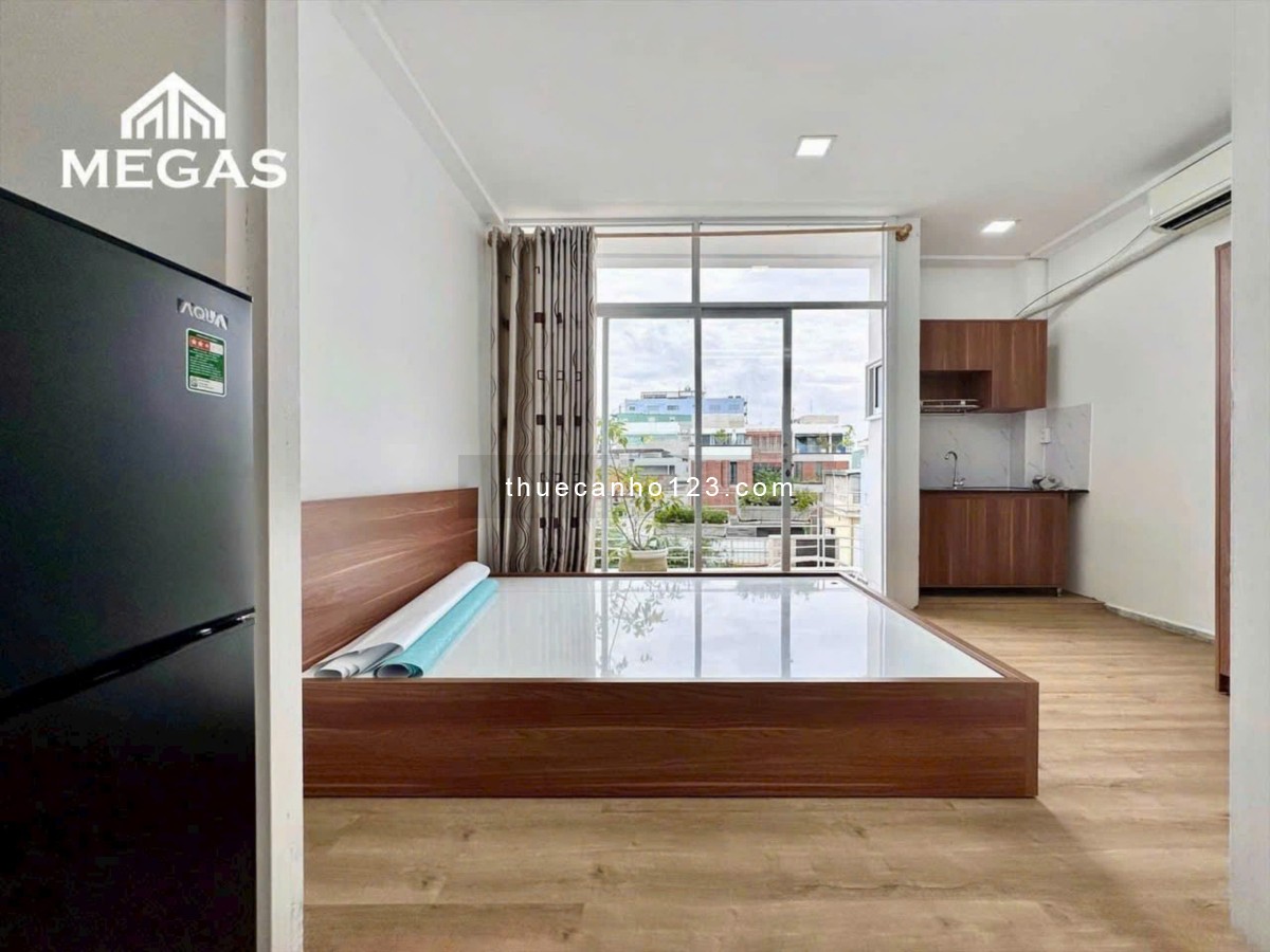 Căn hộ ban công Q10, giáp Q1- gần Đh UEH, Đh Văn Hiến, Đh Hoa Sen, 