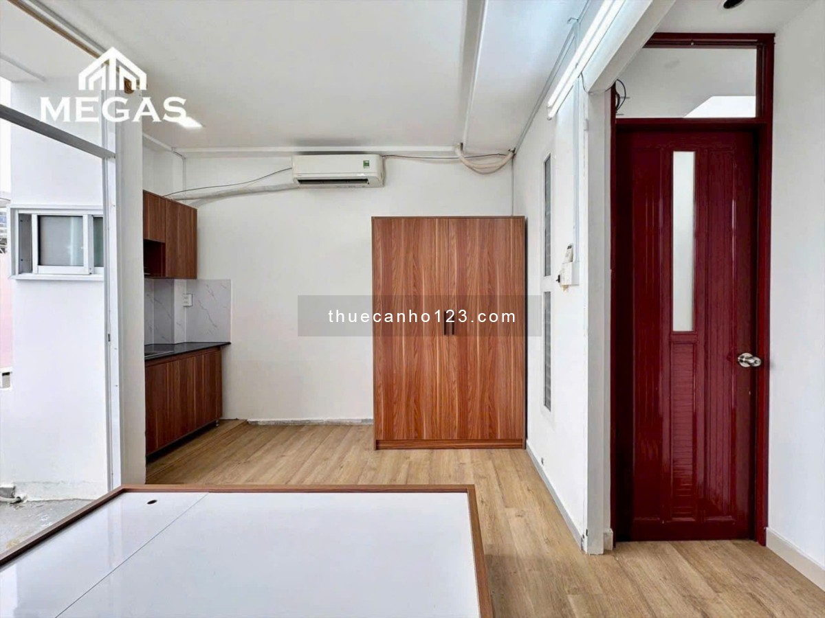 Căn hộ ban công Q10, giáp Q1- gần Đh UEH, Đh Văn Hiến, Đh Hoa Sen, 