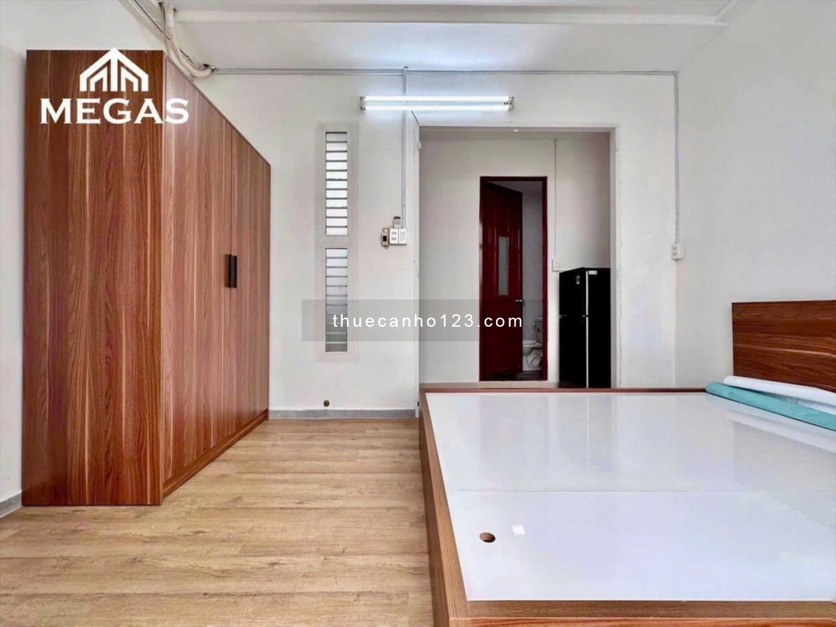 Căn hộ ban công Q10, giáp Q1- gần Đh UEH, Đh Văn Hiến, Đh Hoa Sen, 