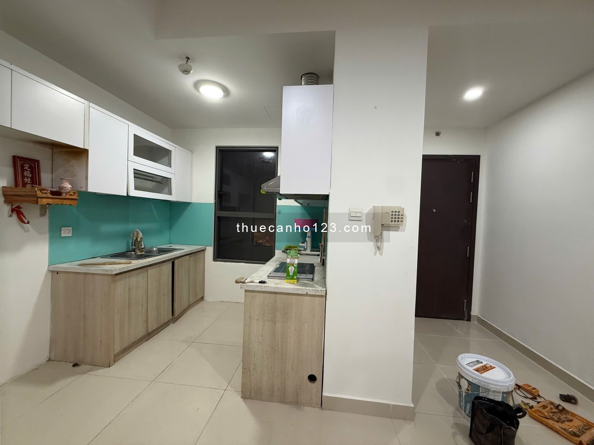 Cực Hiếm, 3 Phòng ngủ nội thất cơ bản, Chỉ 18,5 triệu. Ban công dài và view LM81, tại The Sun Avenue