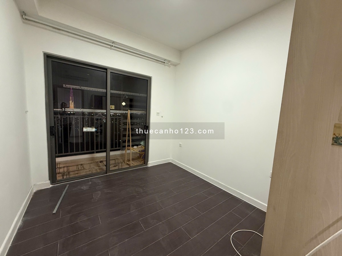 Cực Hiếm, 3 Phòng ngủ nội thất cơ bản, Chỉ 18,5 triệu. Ban công dài và view LM81, tại The Sun Avenue