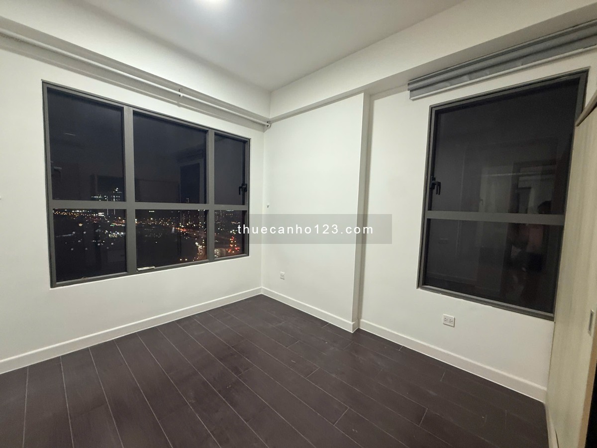 Cực Hiếm, 3 Phòng ngủ nội thất cơ bản, Chỉ 18,5 triệu. Ban công dài và view LM81, tại The Sun Avenue