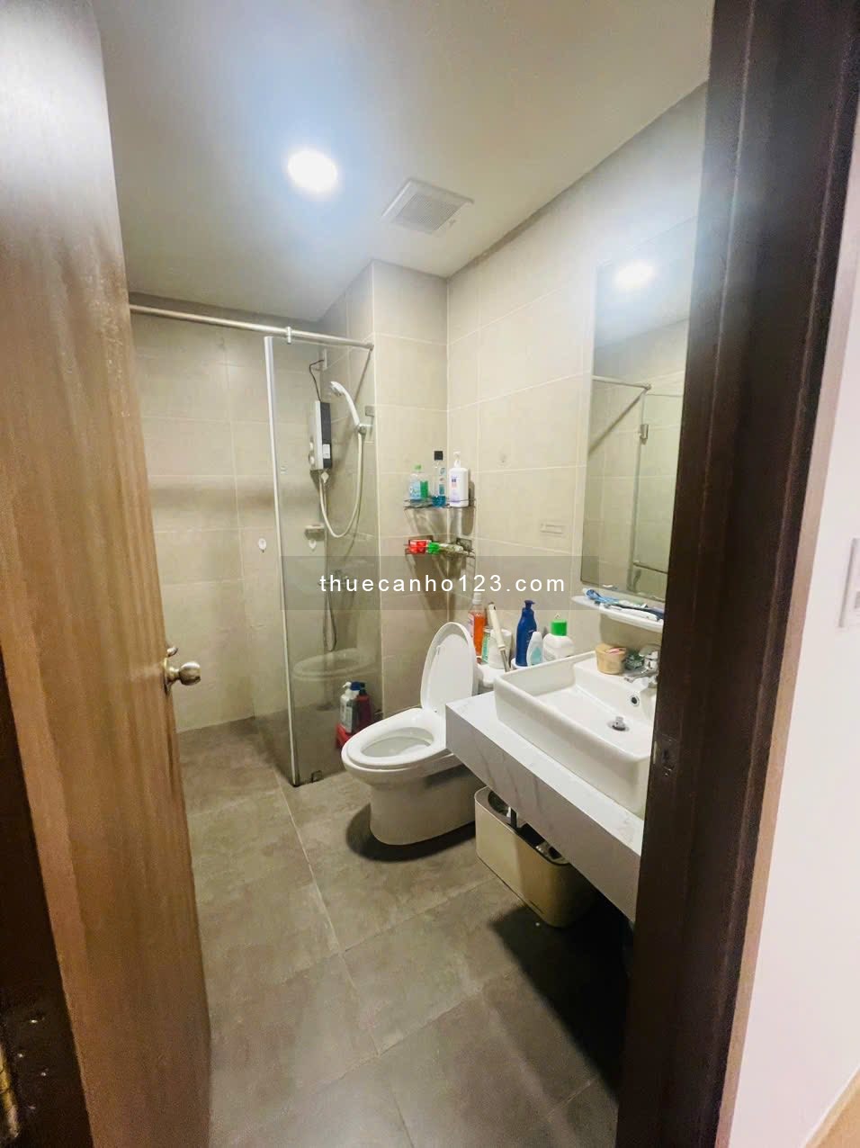 Căn hộ 2PN đẹp – Nội thất cơ bản đầy đủ – View thoáng tại Akari City