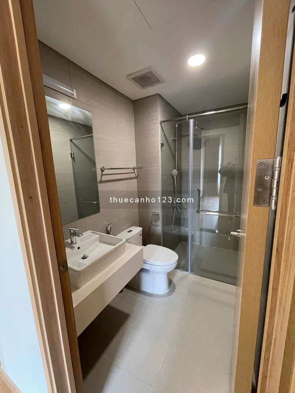 Cho thuê căn hộ phase 2 - miễn phí quản lý 61m2 2pn 1wc chỉ 9tr có rèm giàn phơi