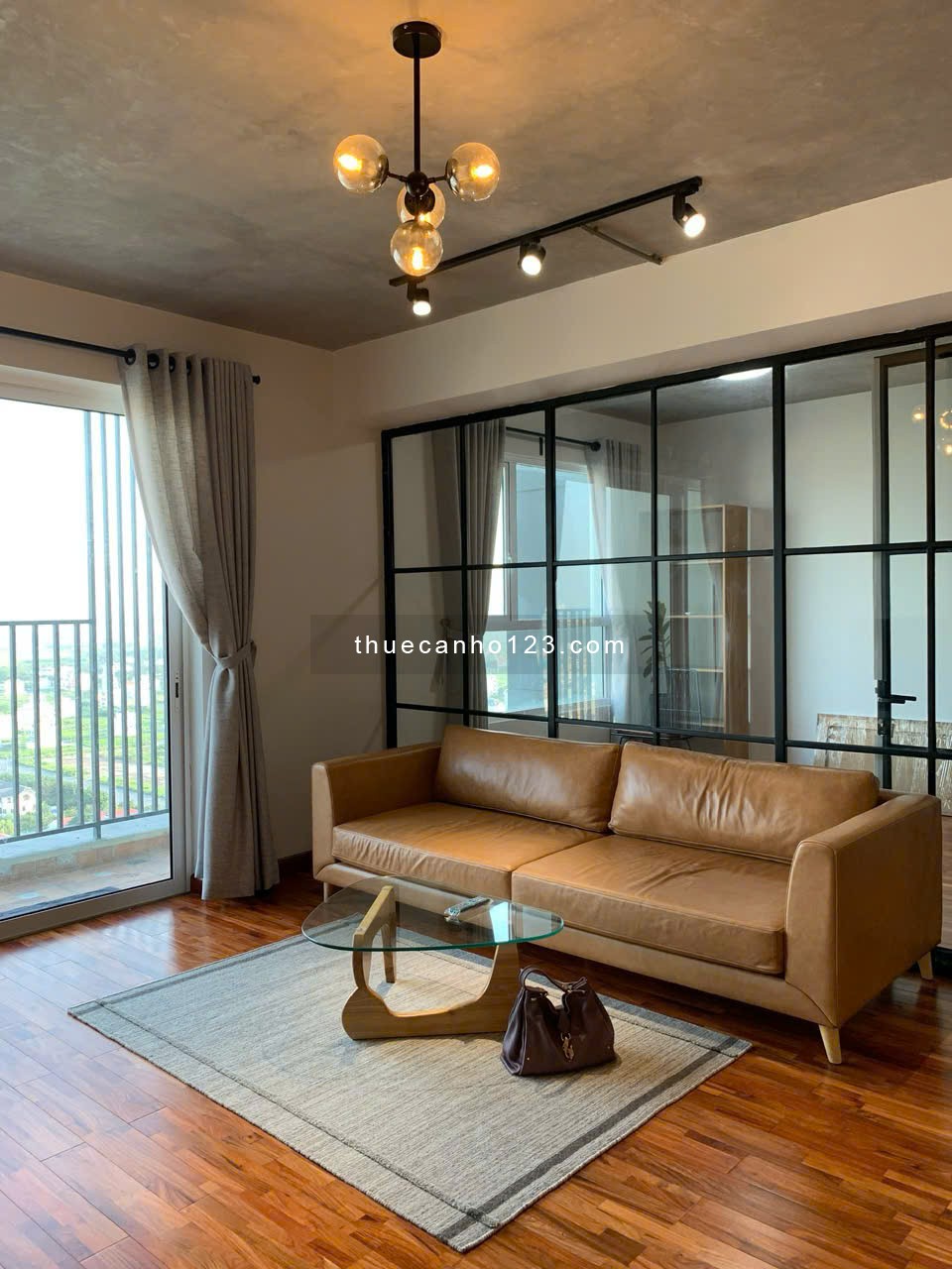 Cho thuê căn hộ Vista Verde – 3 phòng ngủ 107m² – Nội thất gỗ xịn