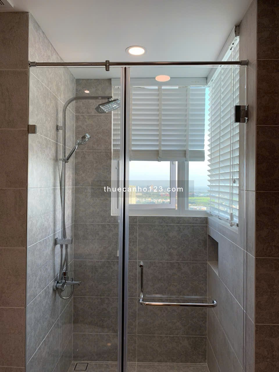 Cho thuê căn hộ Vista Verde – 3 phòng ngủ 107m² – Nội thất gỗ xịn