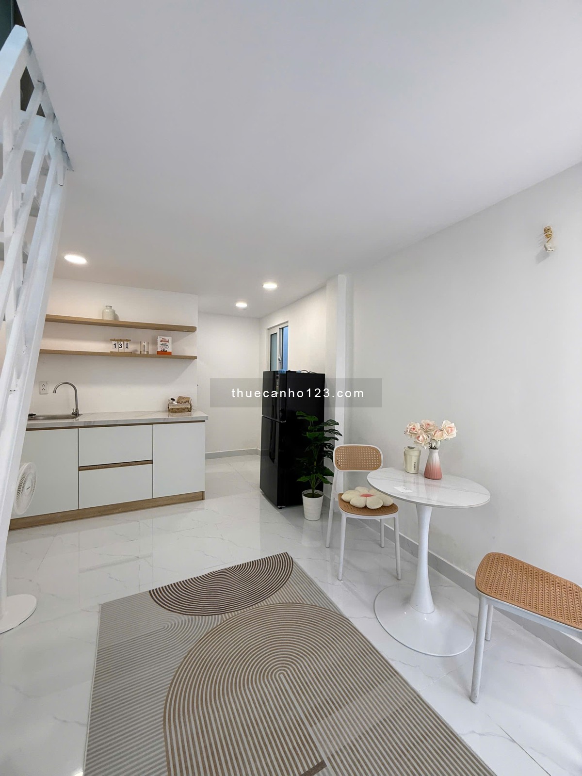 Chính chủ cho thuê căn hộ 2PN mới toanh ngay trung tâm Quận 4