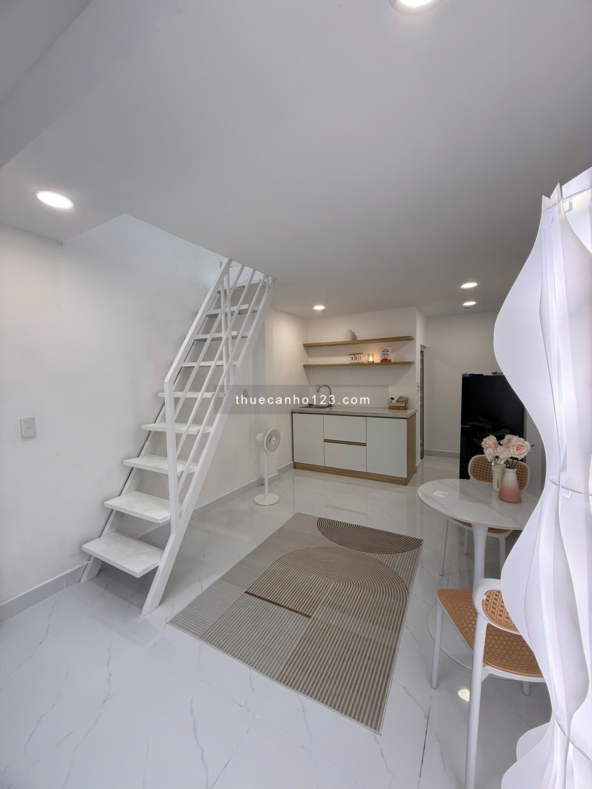 Chính chủ cho thuê căn hộ 2PN mới toanh ngay trung tâm Quận 4