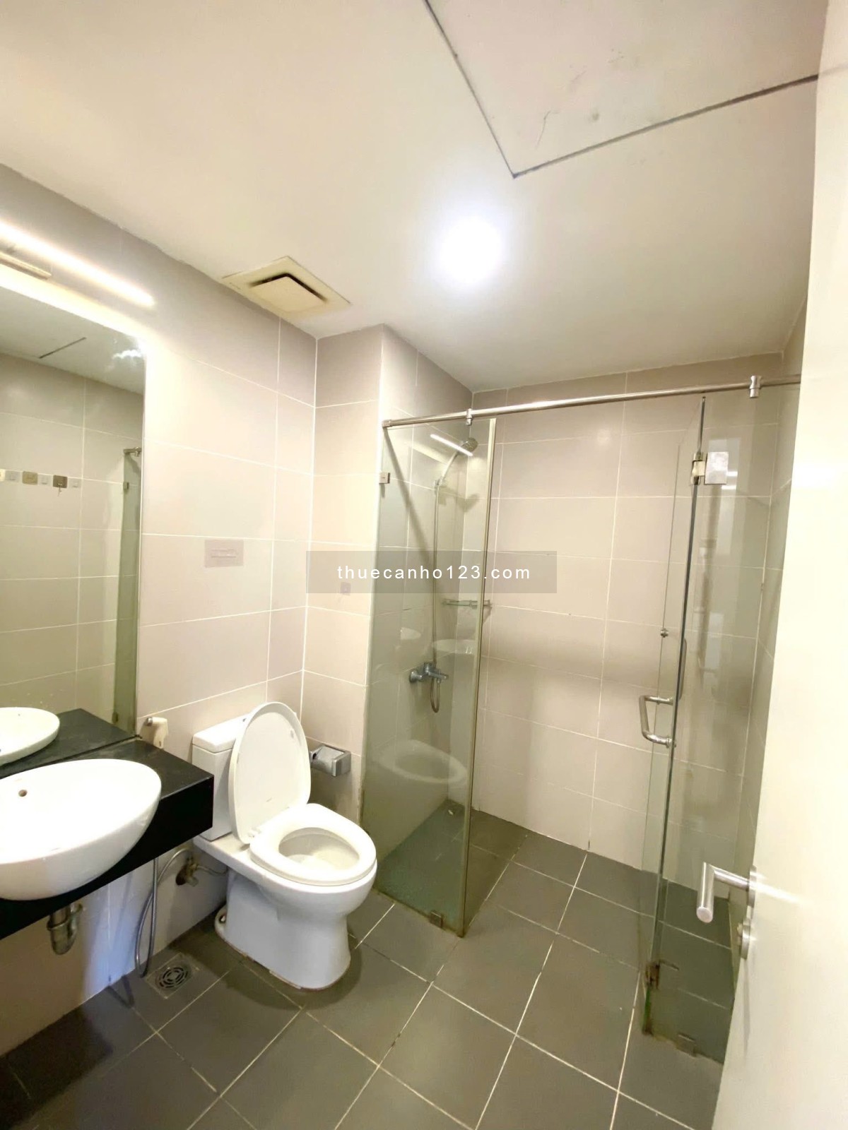 Cho thuê căn hộ Diamond Riverside – view đẹp, tiện nghi đầy đủ