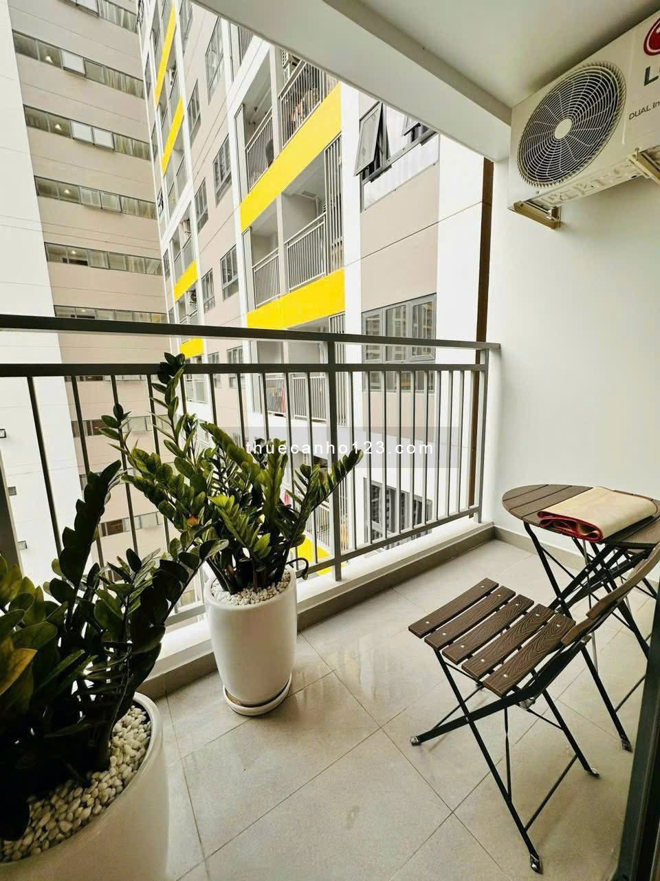 Cho thuê căn hộ tầng trung 2PN, 2WC – View sông thoáng mát