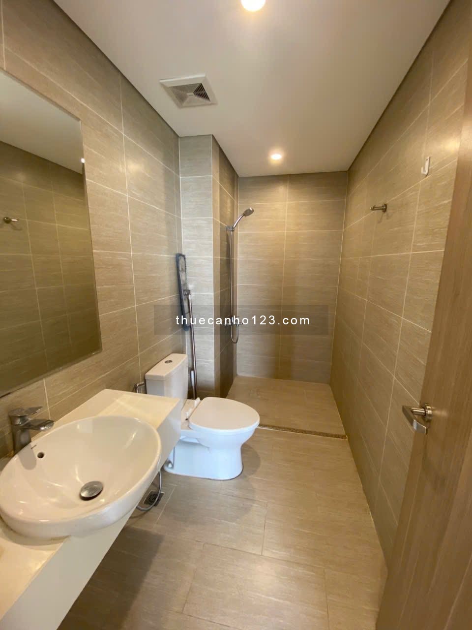 Cho thuê căn hộ góc S1.02 – 2PN, 2WC, tầng cao