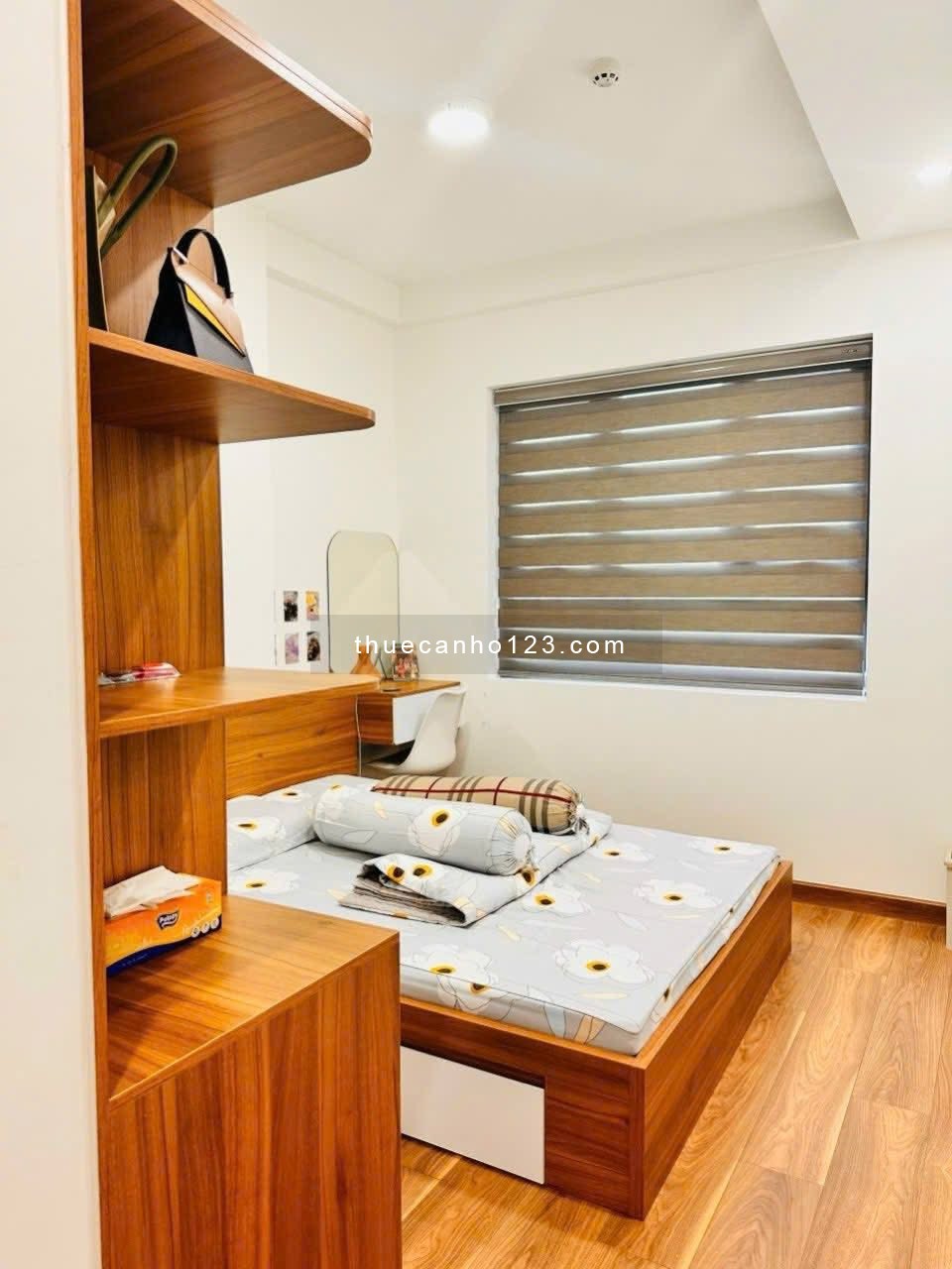 Cho thuê căn hộ tầng trung 2PN, 2WC – View sông thoáng mát