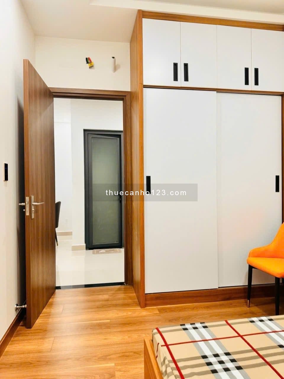 Cho thuê căn hộ tầng trung 2PN, 2WC – View sông thoáng mát