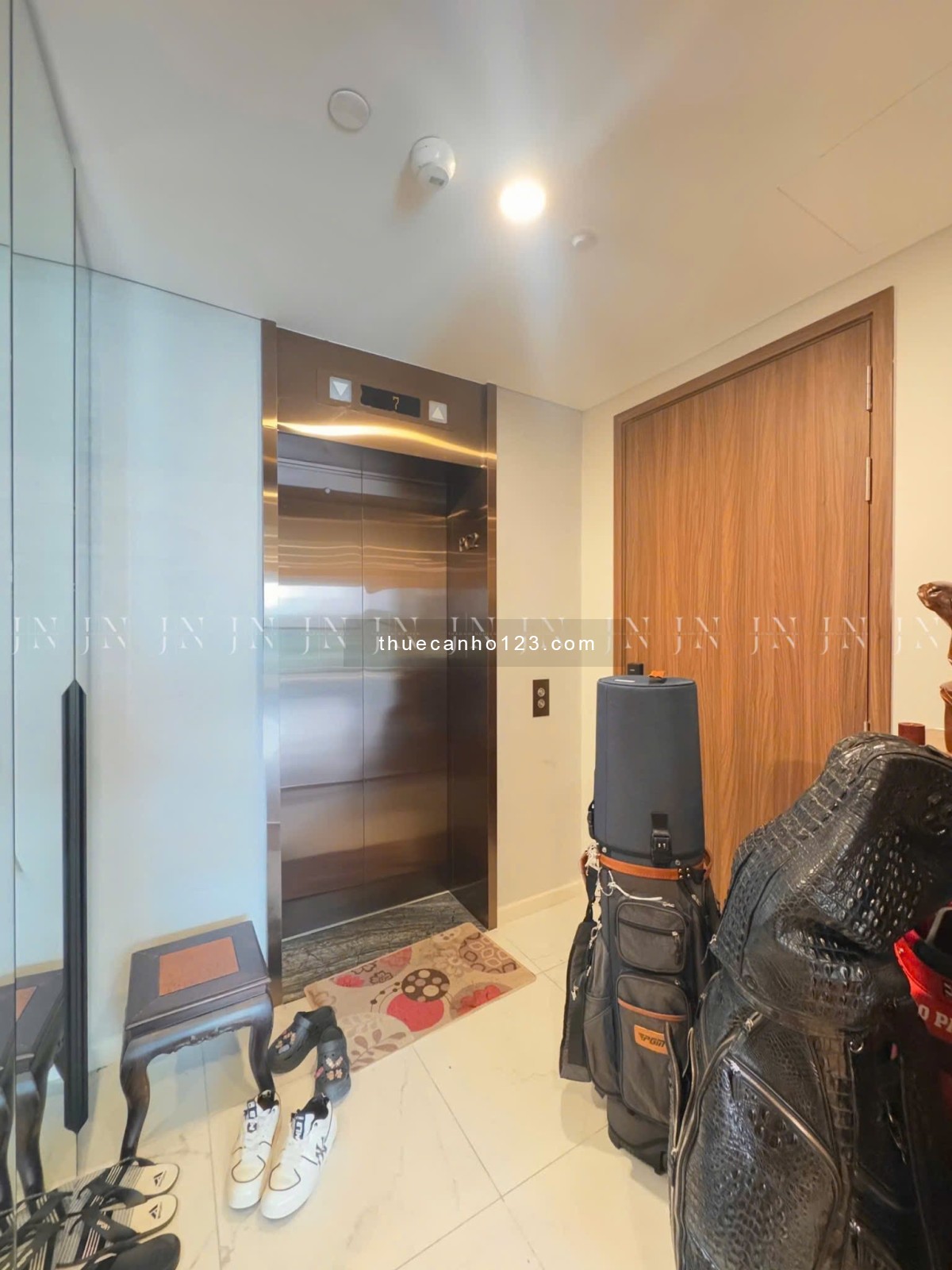 Cho thuê căn hộ góc 4PN The Galleria – Metropole