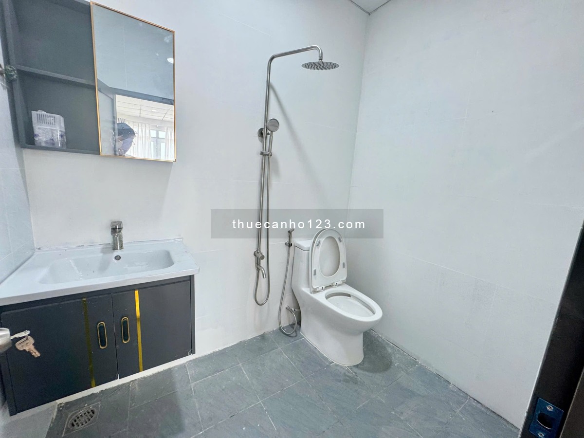 Studio ban công Q8 - gần Parcmall, cầu Nguyễn Văn Cừ, chợ Rạch Ông