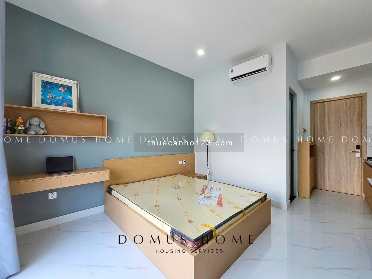 Cho thuê căn hộ dịch vụ – Studio ban công mới 100% – ở Nguyễn Thị Thập, Q7, gần Lotte, RMIT, Kênh Tẻ